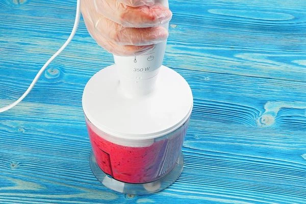 Пробить блендером до однородной консистенции.