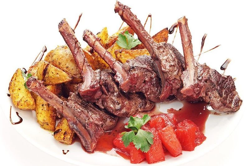 Каре косули с пряным картофелем