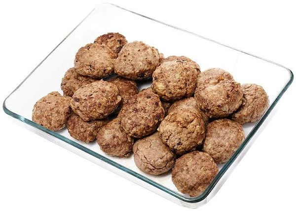 Сформовать котлетки, обвалять в муке или сухариках, обжарить на разогретой с оливковым маслом сковороде до золотистой корочки. Довести до готовности в разогретой до 200С духовке до прозрачного сока.