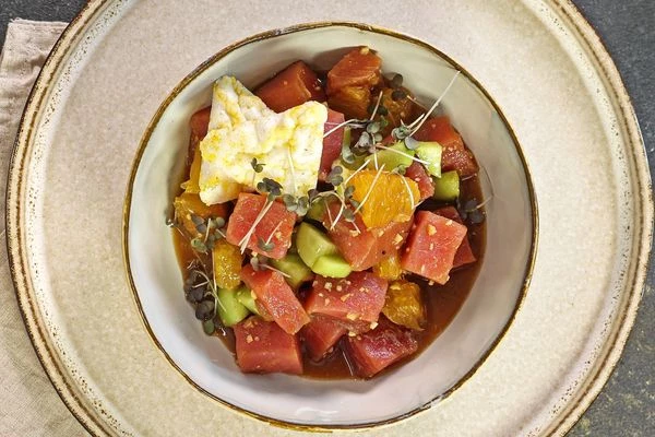 Подавать с рисовыми флайчипсами. Оформить микрозеленью. Приятного аппетита!
