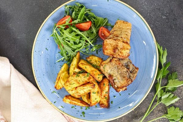 Подавать с запечённым картофелем, свежими овощами и листьями салата. Приятного аппетита!