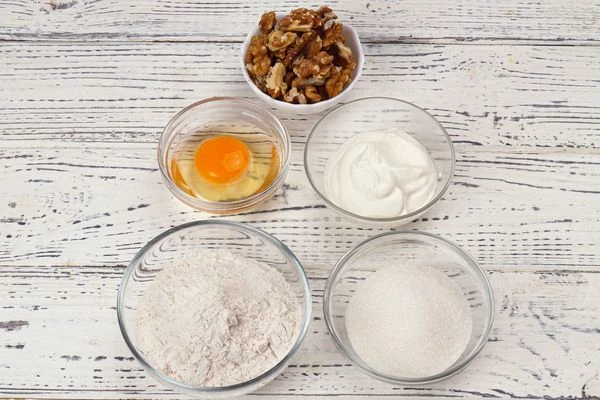 А в третий добавить орехи.