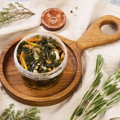 Салат из морских водорослей с кальмарами от Шефа 250г