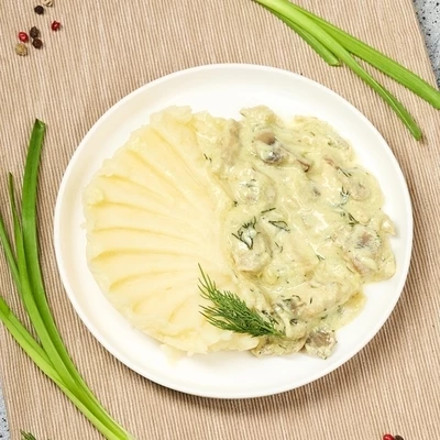 Курица с грибами в сливочном соусе с картофельным пюре Деликатеска 200г-1}