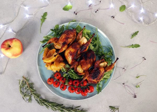 Подавать с рукколой и томатами черри. Приятного аппетита!