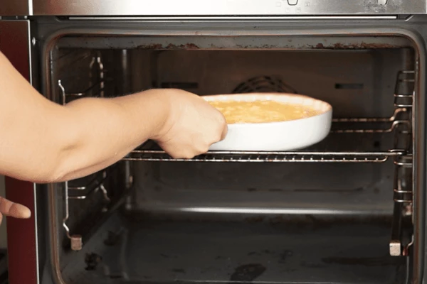 Поставить в разогретую до 200С духовку на 35-40 минут (время может меняться в зависимости от Вашей духовки).