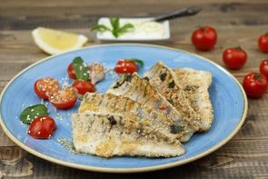 Филе судака с кунжутом и мятой