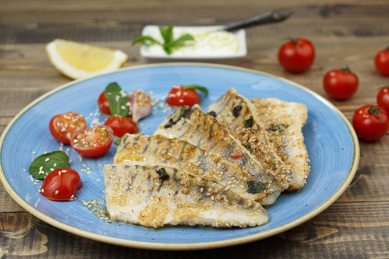 Филе судака с кунжутом и мятой