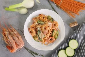 Паста с креветками и цукини 