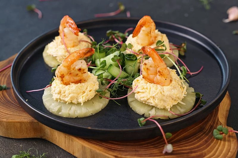 Закуска из креветок и ананаса