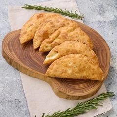 Чебуреки с курицей и сыром чеддер Деликатеска ~500г