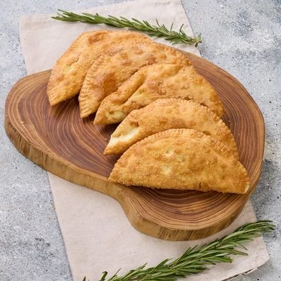 Чебуреки с курицей и сыром чеддер Деликатеска ~500г-1}