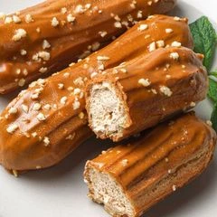 Эклер обсыпной с вареной сгущенкой Деликатеска 180г