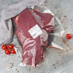 Говяжий кострец бескостный охлажденный  из мяса молодого бычка ~800г