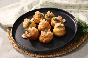 Профитроли с креветками