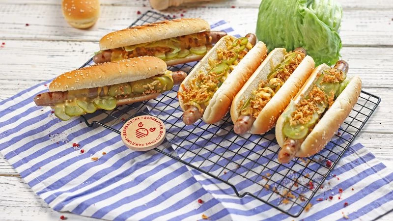 Хот-дог с колбасками для гриля