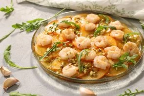 Карпаччо из хурмы с креветками