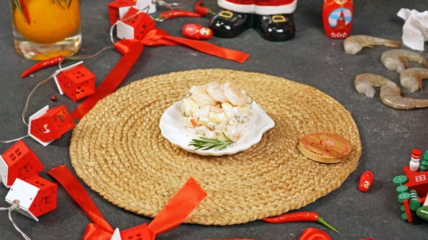 Выложить через кольцо на тарелку для подачи. Приятного аппетита!

