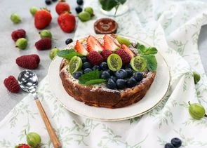 Запеканка с маком и ягодами