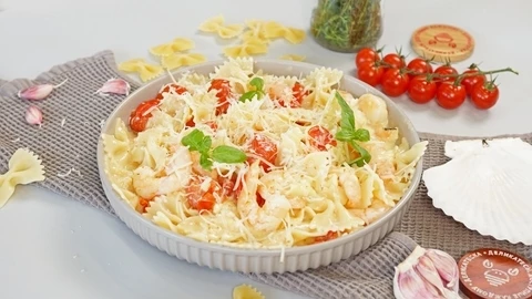 Паста с камамбером и креветками