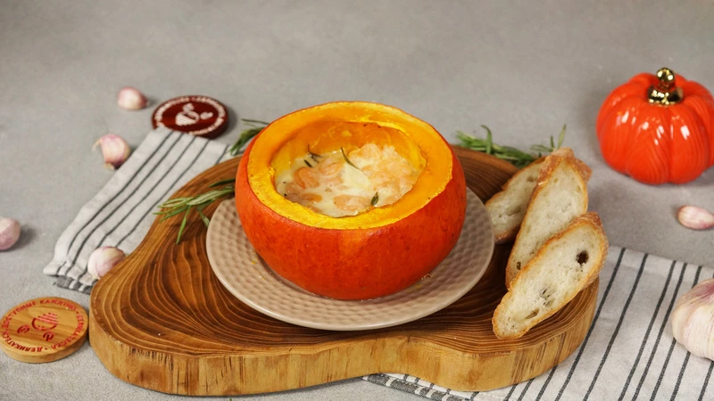 Тыква с камамбером и креветками