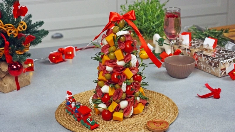 Елка из закусок