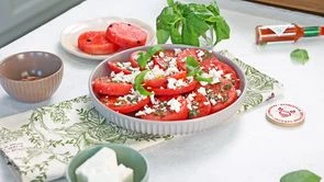 Карпаччо из арбуза с томатами