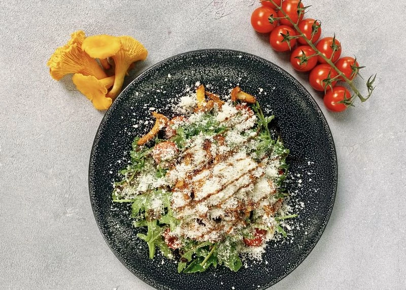 Теплый салат с лисичками