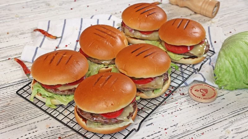 Бургер с  говяжьими котлетами