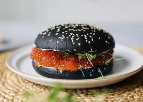 Бургер с красной икрой