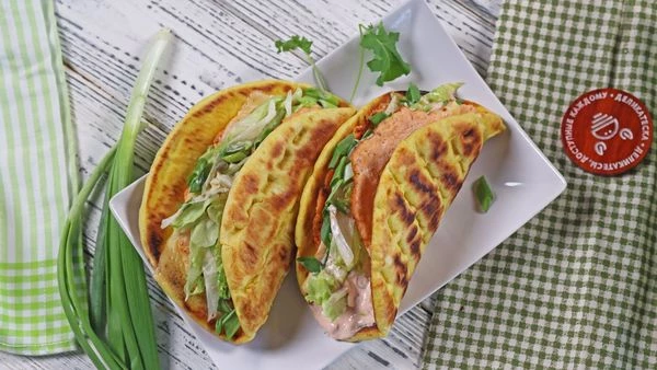 Повторить со второй питой. Сразу подавать к столу. Приятного аппетита!
