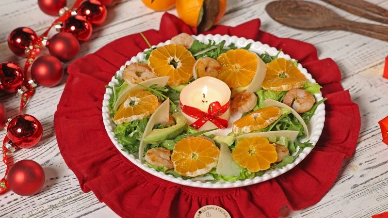 Рождественский салат с креветками