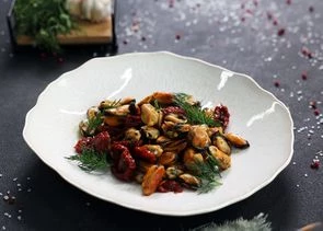 Мидии с вялеными  томатами