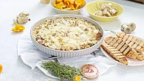 Жюльен с лисичками и морепродуктами