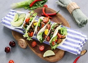 Тако с мидиями и соусом чимичурри