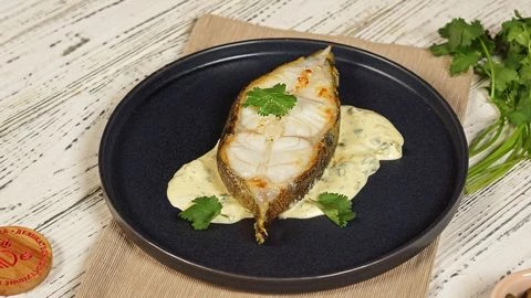 Стейки зубатки с легким соусом