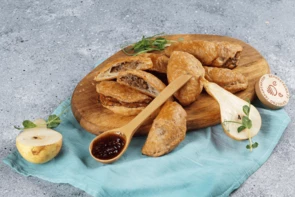 Мини-пирожки с печенью цесарки