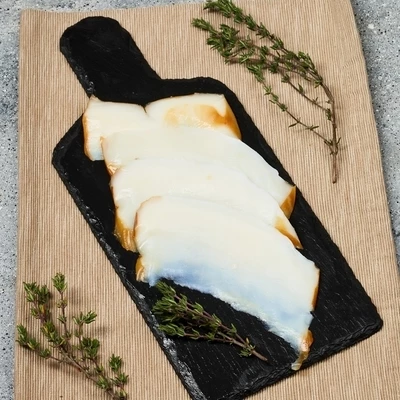 Кальмар горячего копчения ломтики Деликатеска 100г-1}