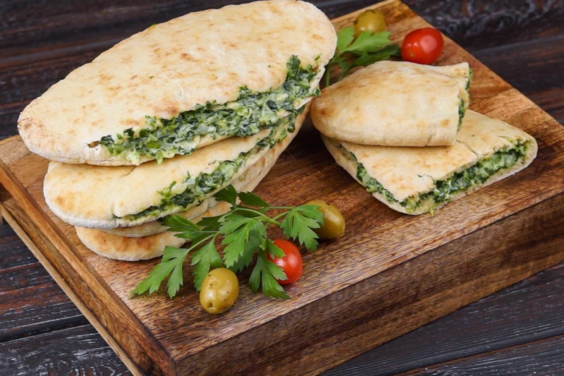 Греческая пита со  шпинатом