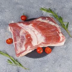 Грудинка свиная бескостная охлажденная  на шкуре ~850г