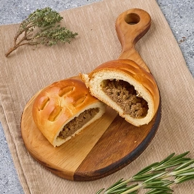 Пирожок печеный с мясом Деликатеска 100г-1}