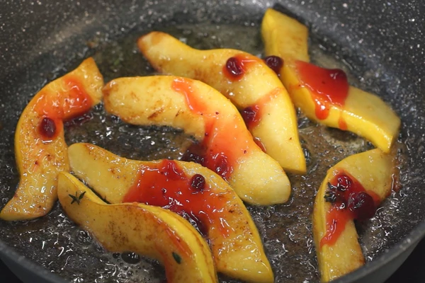 Добавить фруктовую горчицу, перемешать.