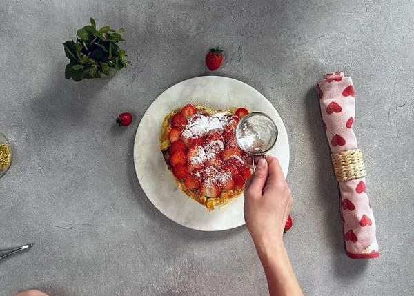 При подаче посыпать сахарной пудрой. 
