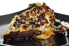 Стейк палтуса с картофельным мильфеем