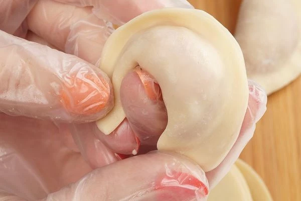 Завернуть в форме классического пельменя.