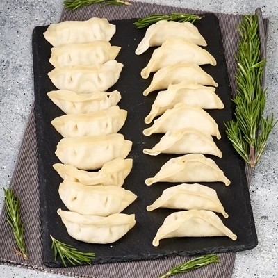 Гёдза с растительным мясом и грибами шиитаке Деликатеска 500г-1}