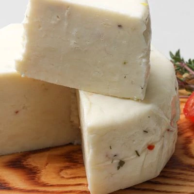 Сыр Фермерский с травами мягкий 45% жир. Деликатеска 200г-1}