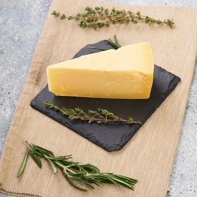 Сыр Костромской Кремль Деликатеска 45% жир. ~200г-1}