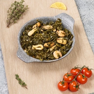 Салат из морской капусты  с морепродуктами в соусе Том Ям Деликатеска 300г-1}