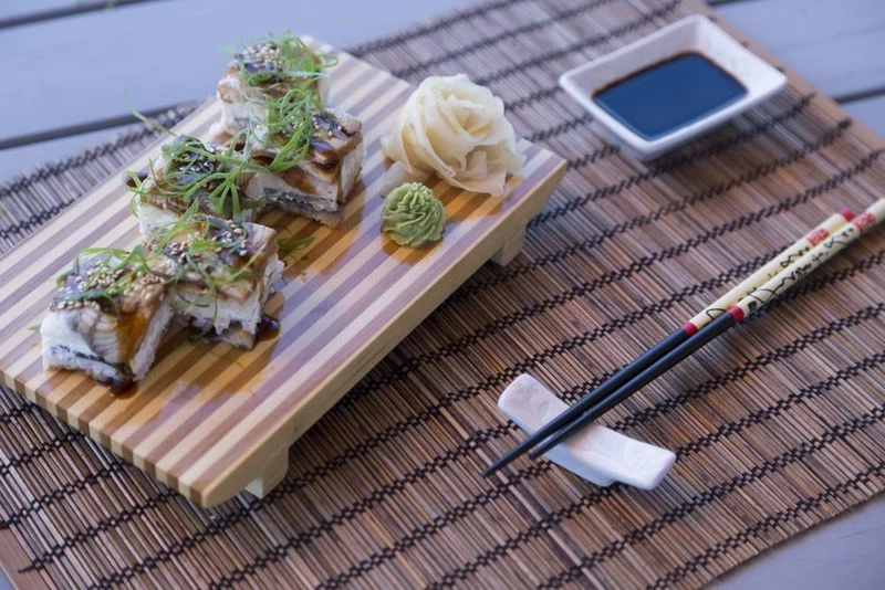 Прессованые суши с угрем